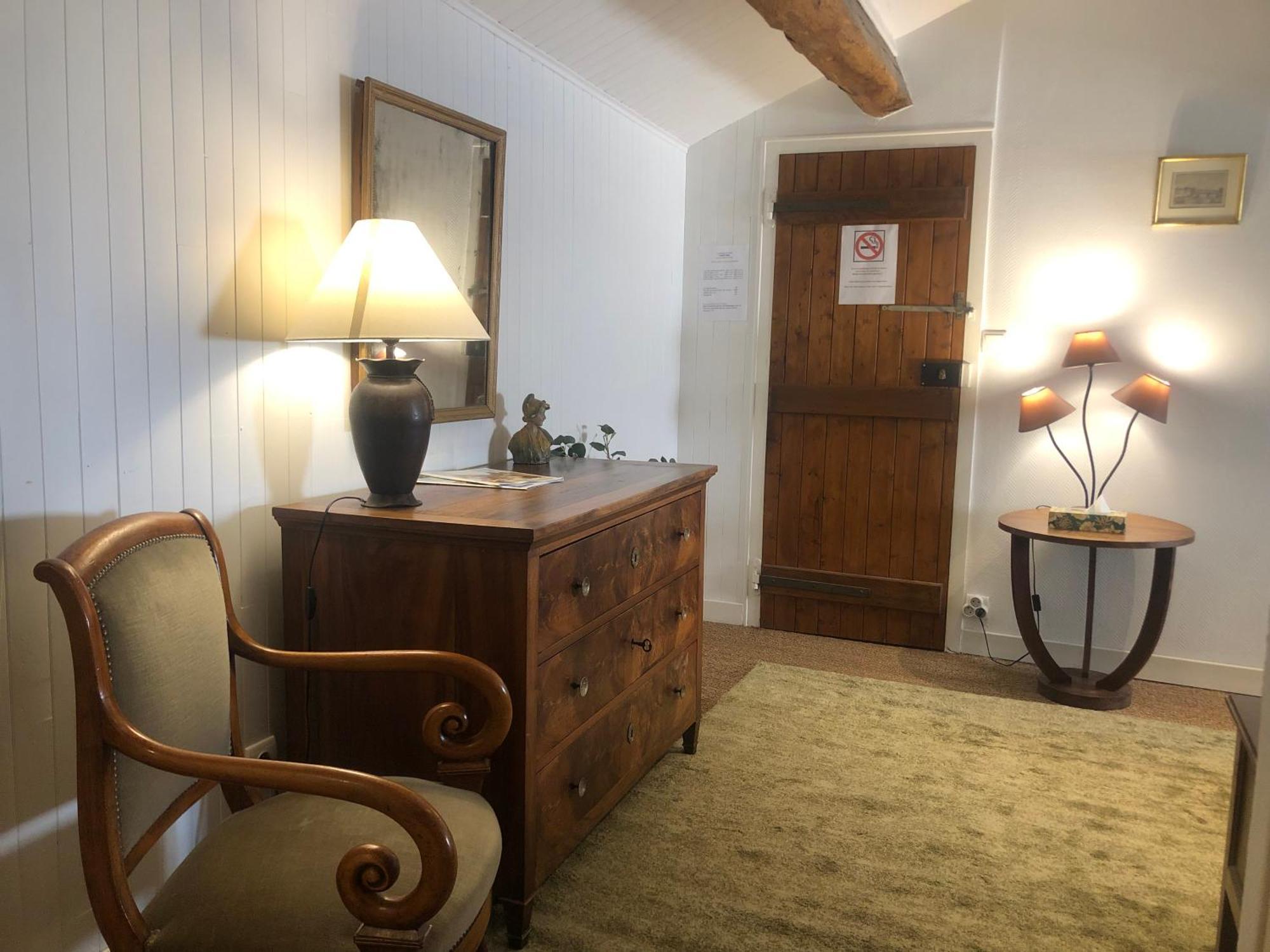 La Maison Des Gardes - Chambres D'Hotes クリュニー エクステリア 写真